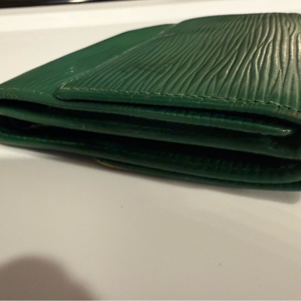 Louis Vuitton Bamboo Green Epi Leather Porte Billes Compact Wallet - Picture 4 of 11